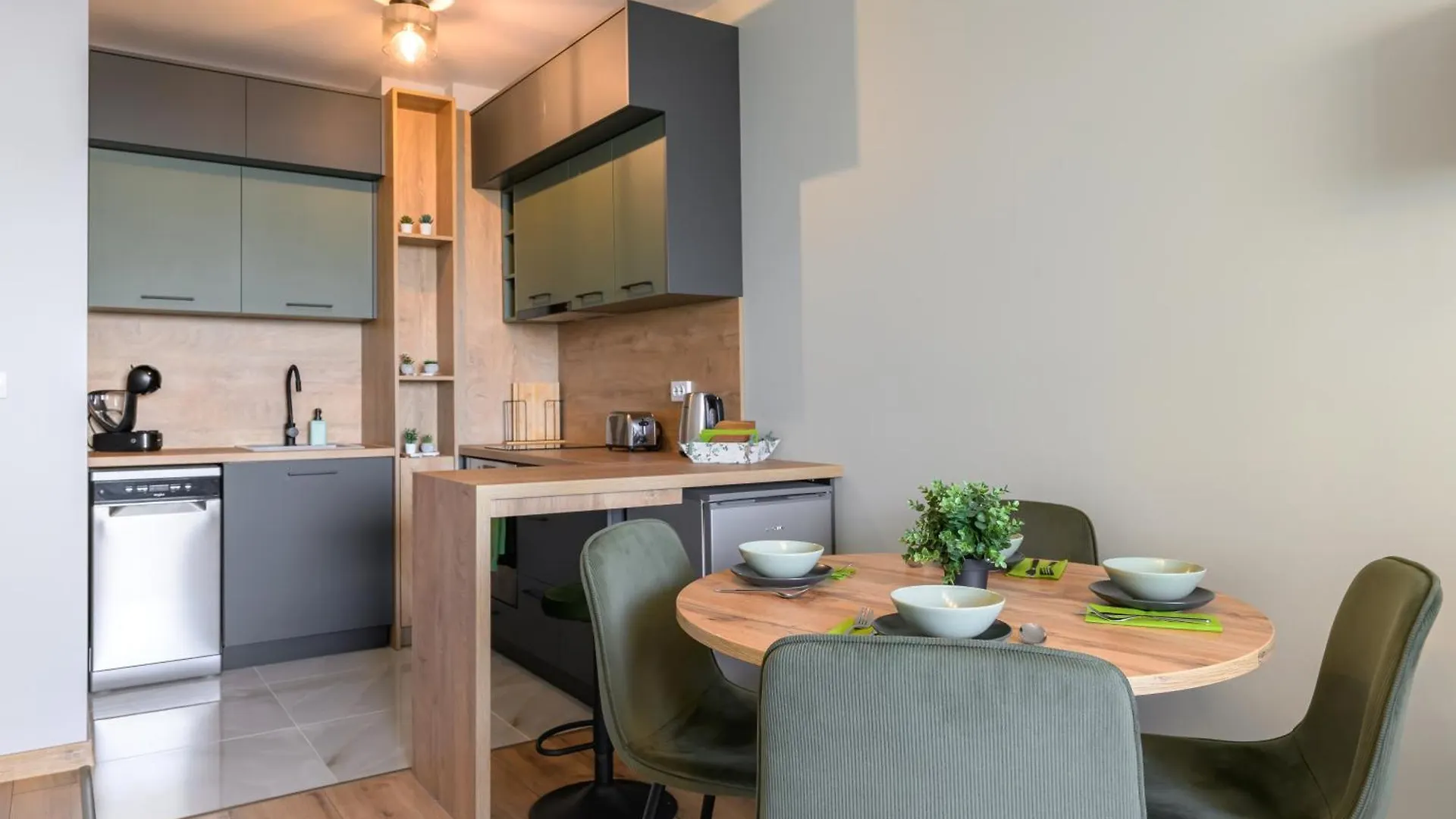 Green Apartment-4 People- Sea View Varna Apartmán