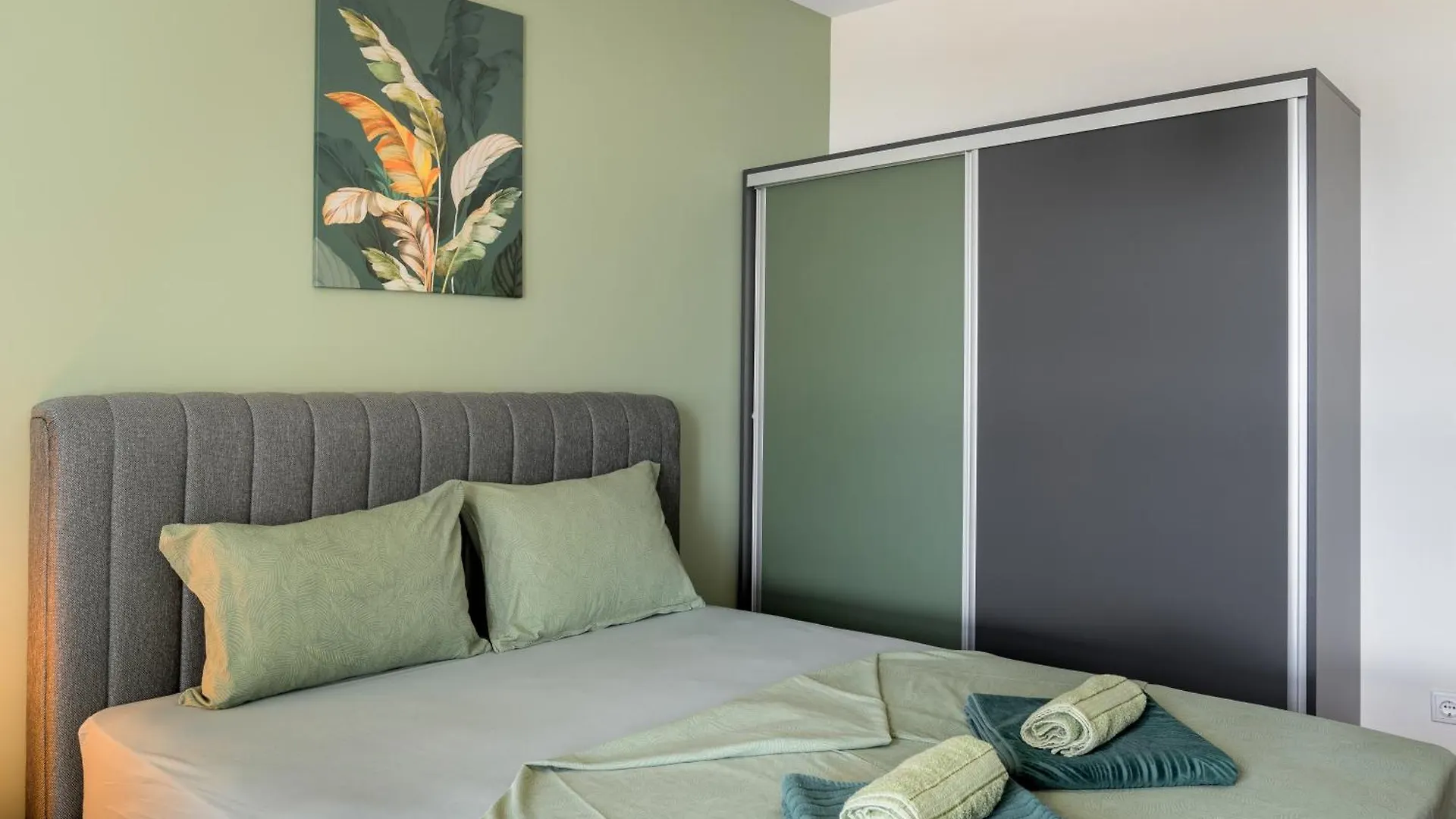 Green Apartment-4 People- Sea View Varna Apartmán